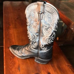 Black cowgirl boots size 6D